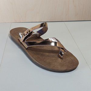 (FREE)  Forever Women Criss Cross Slip-On Strappy Summer Sandals - Rose Gold